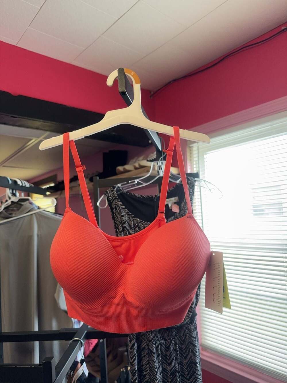 All in Motion Seamless Sports Bra Size S Light Red